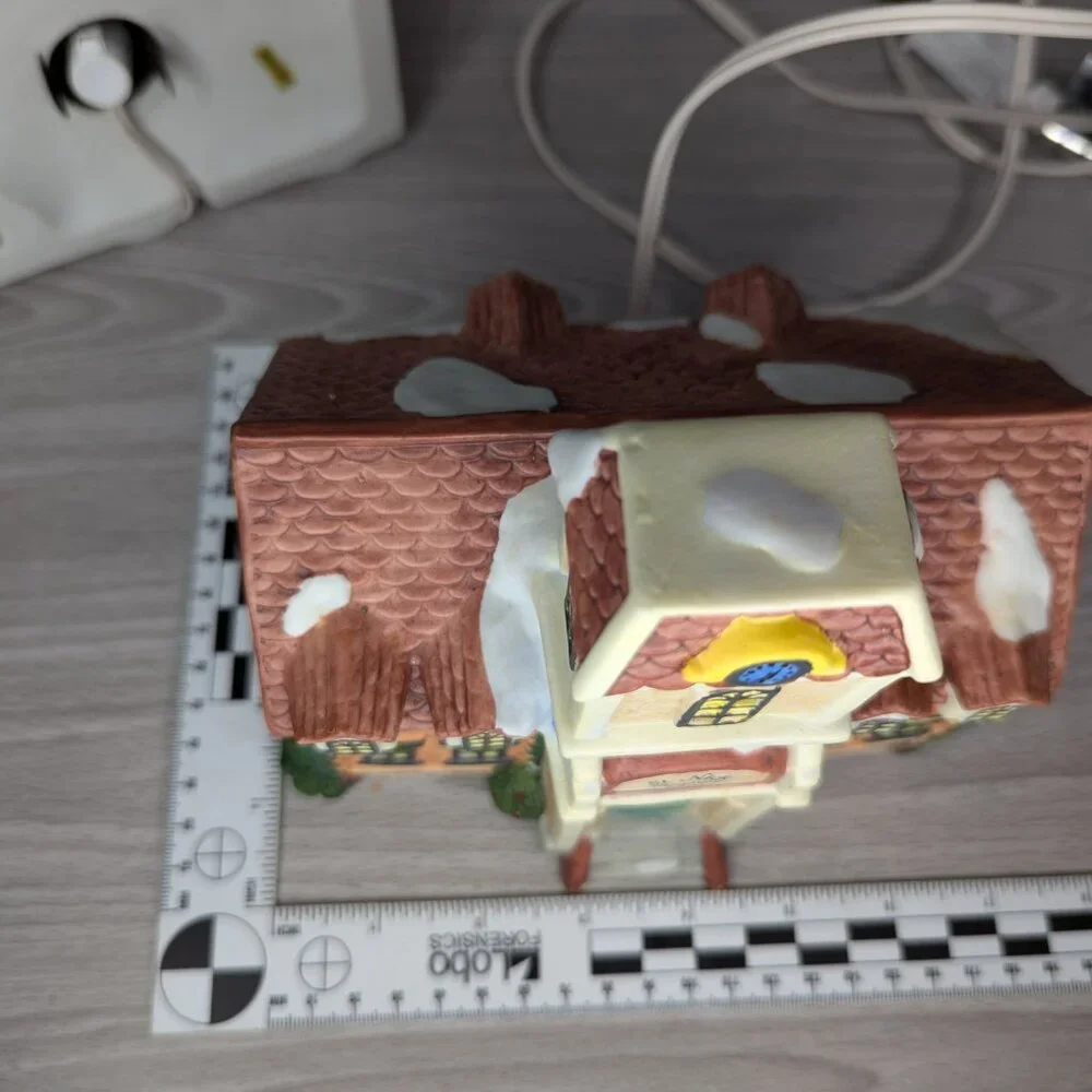 Grandeur Noel Ceramic Christmas Village Post Office Elementary School Set W/Box